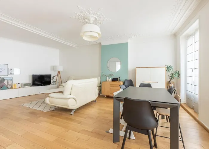 Appartement Place De La Madeleine, Paris