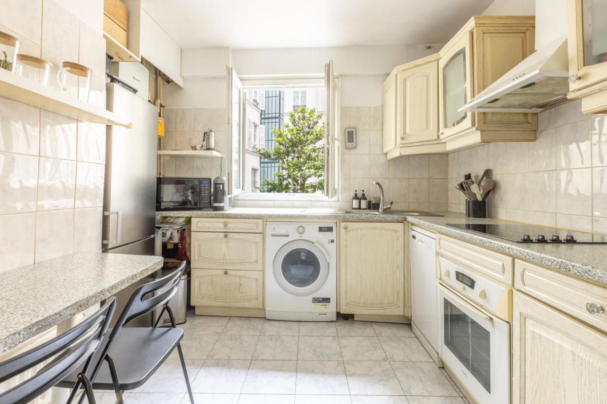 Apartment Place De La Madeleine, *